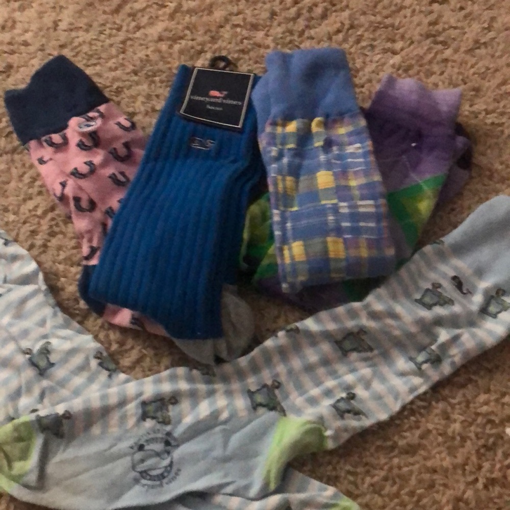 25+ assorted pairs of: Polo, Vineyard Vines…designer socks. Selling as a bundle